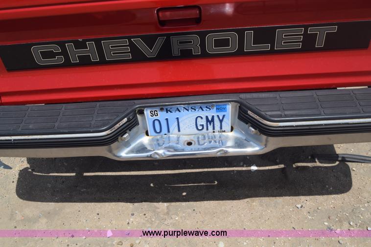 image for item E6431 1991 Chevrolet S10 Ext. Cab pickup truck