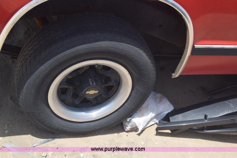 image for item E6431 1991 Chevrolet S10 Ext. Cab pickup truck