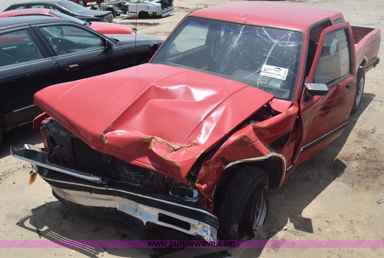 image for item E6431 1991 Chevrolet S10 Ext. Cab pickup truck