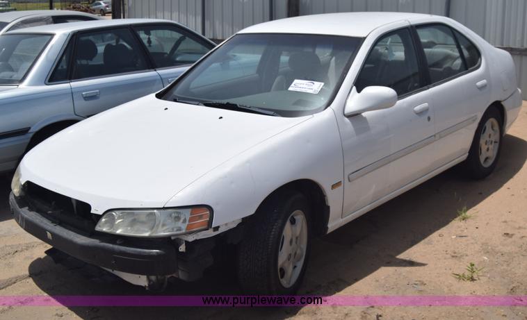image for item E6449 2001 Nissan Altima