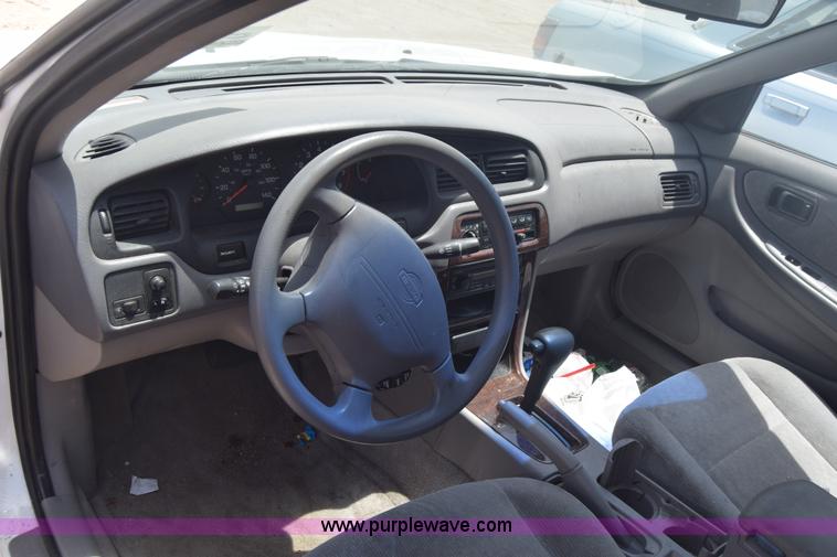 image for item E6449 2001 Nissan Altima