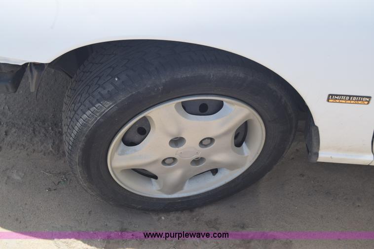 image for item E6449 2001 Nissan Altima