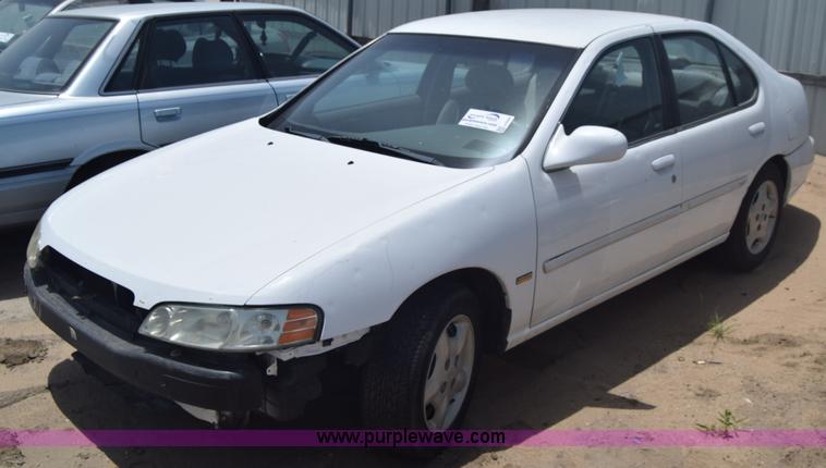 image for item E6449 2001 Nissan Altima