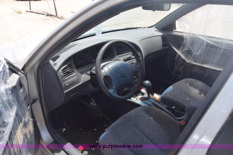 image for item E6450 2001 Hyundai Elantra GLS