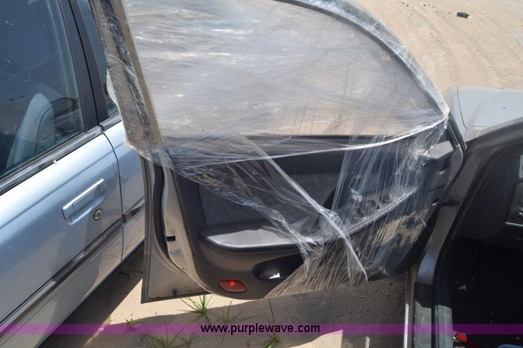 image for item E6450 2001 Hyundai Elantra GLS