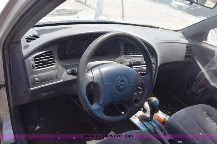 image for item E6450 2001 Hyundai Elantra GLS