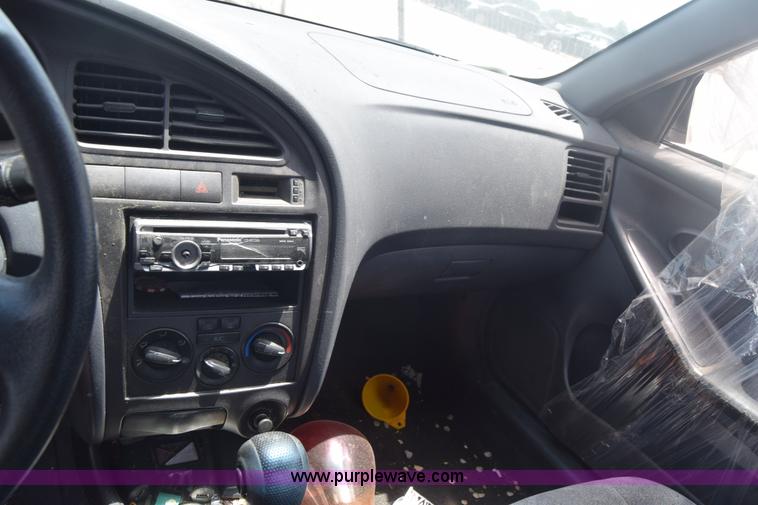 image for item E6450 2001 Hyundai Elantra GLS