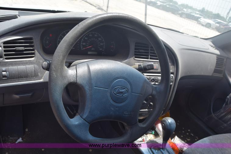 image for item E6450 2001 Hyundai Elantra GLS