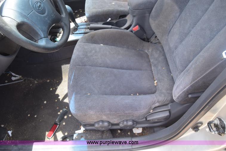 image for item E6450 2001 Hyundai Elantra GLS