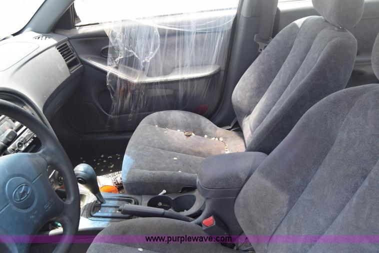 image for item E6450 2001 Hyundai Elantra GLS