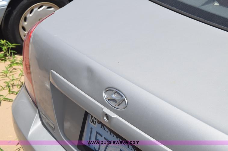 image for item E6450 2001 Hyundai Elantra GLS