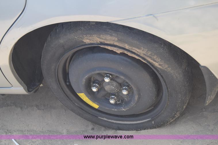 image for item E6450 2001 Hyundai Elantra GLS