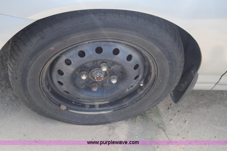 image for item E6450 2001 Hyundai Elantra GLS