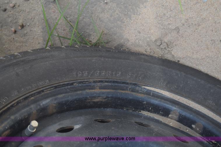 image for item E6450 2001 Hyundai Elantra GLS