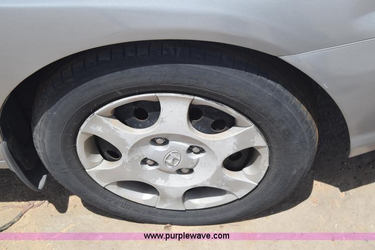 image for item E6450 2001 Hyundai Elantra GLS