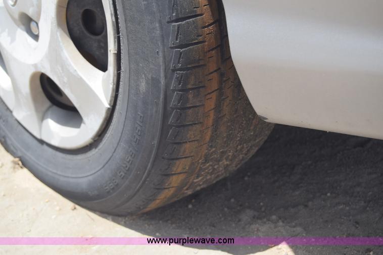 image for item E6450 2001 Hyundai Elantra GLS