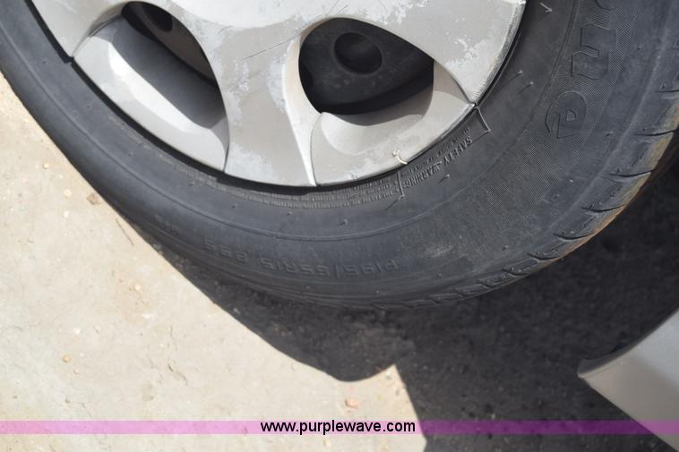 image for item E6450 2001 Hyundai Elantra GLS