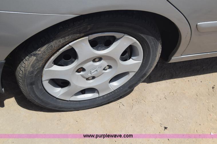 image for item E6450 2001 Hyundai Elantra GLS