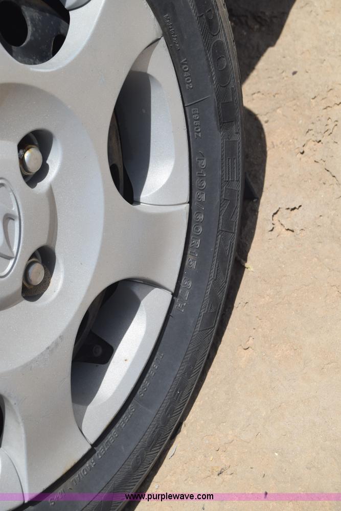 image for item E6450 2001 Hyundai Elantra GLS