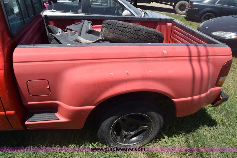 image for item F7893 1993 Ford Ranger Splash pickup truck