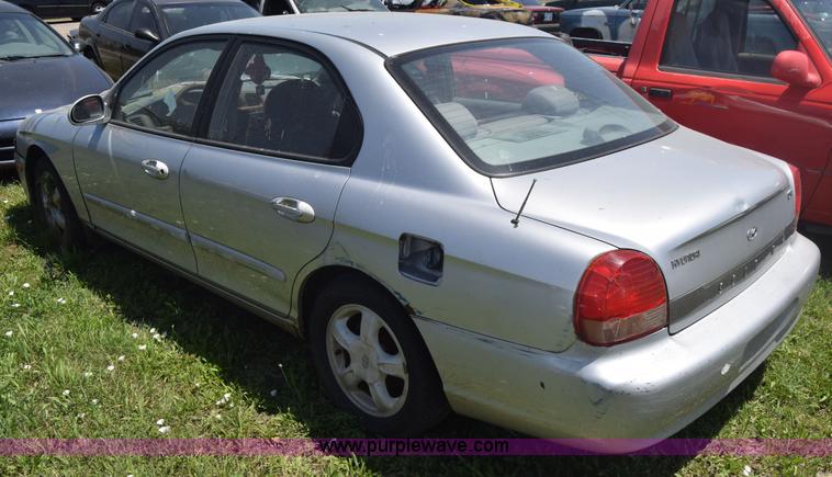 image for item F7897 1999 Hyundai Sonata GLS
