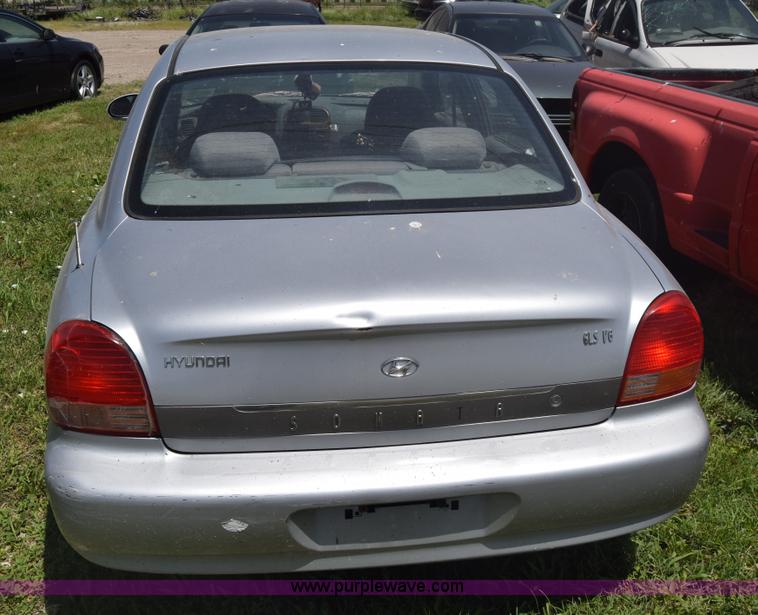 image for item F7897 1999 Hyundai Sonata GLS
