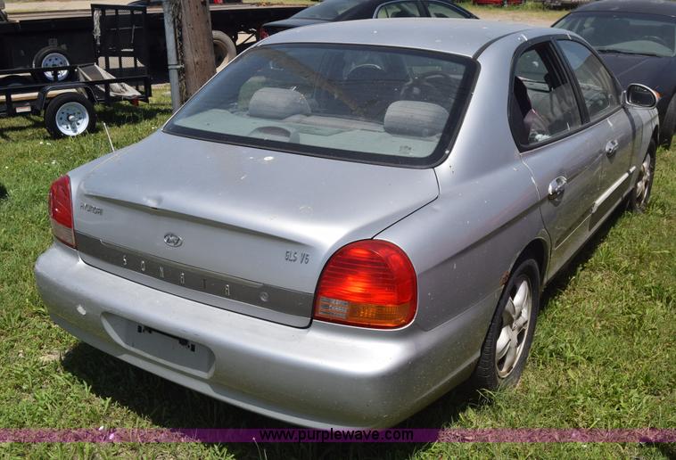 image for item F7897 1999 Hyundai Sonata GLS