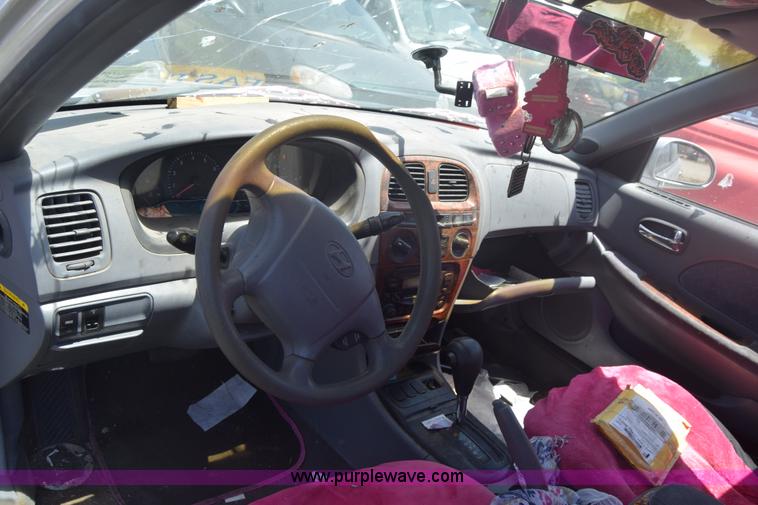 image for item F7897 1999 Hyundai Sonata GLS