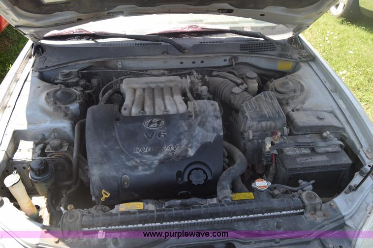 image for item F7897 1999 Hyundai Sonata GLS