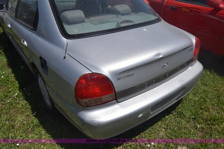 image for item F7897 1999 Hyundai Sonata GLS