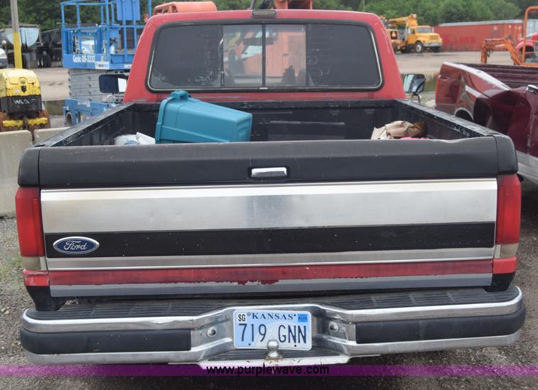 image for item F7901 1987 Ford F150 pickup truck