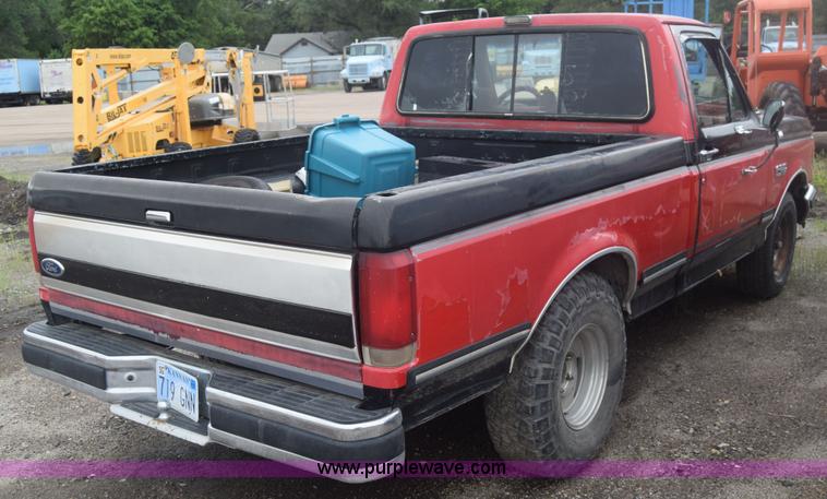 image for item F7901 1987 Ford F150 pickup truck