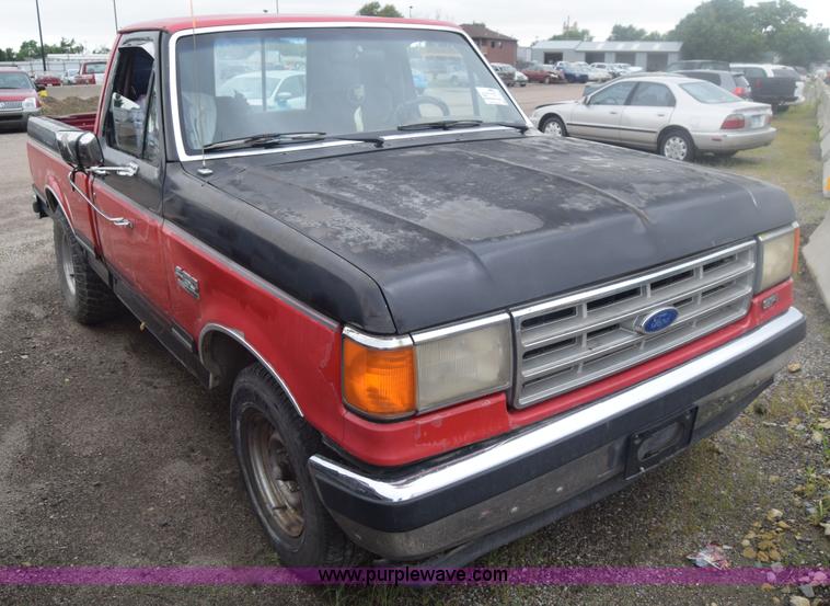 image for item F7901 1987 Ford F150 pickup truck