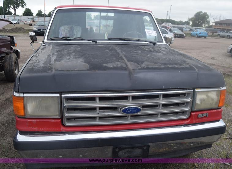 image for item F7901 1987 Ford F150 pickup truck
