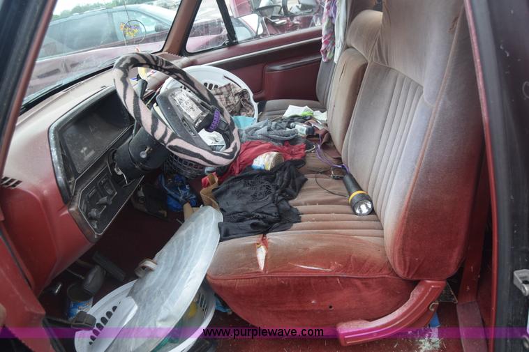 image for item F7901 1987 Ford F150 pickup truck