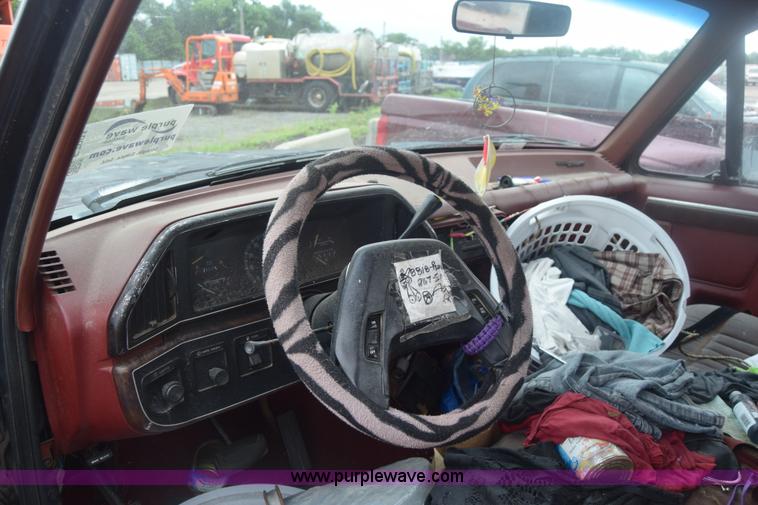 image for item F7901 1987 Ford F150 pickup truck