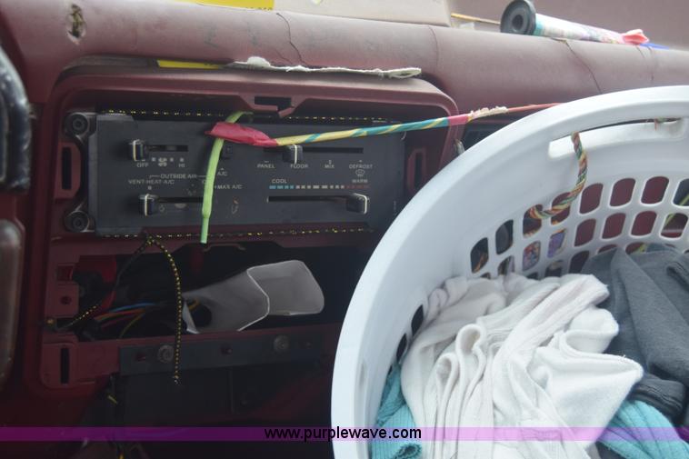 image for item F7901 1987 Ford F150 pickup truck