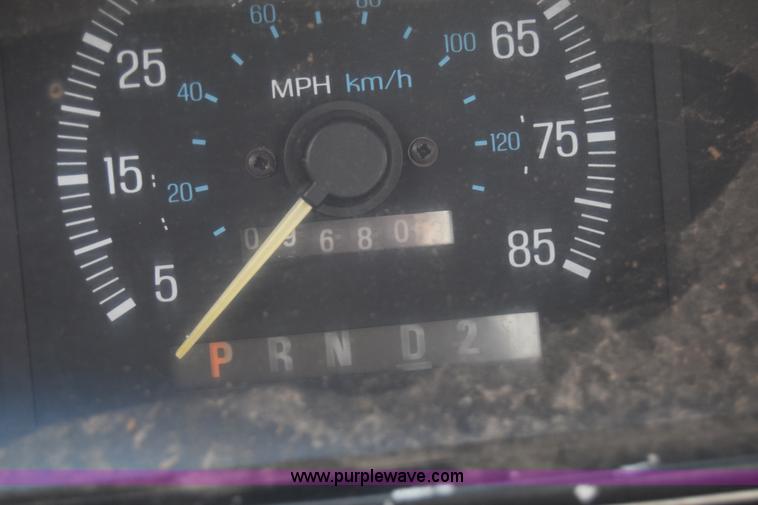 image for item F7901 1987 Ford F150 pickup truck