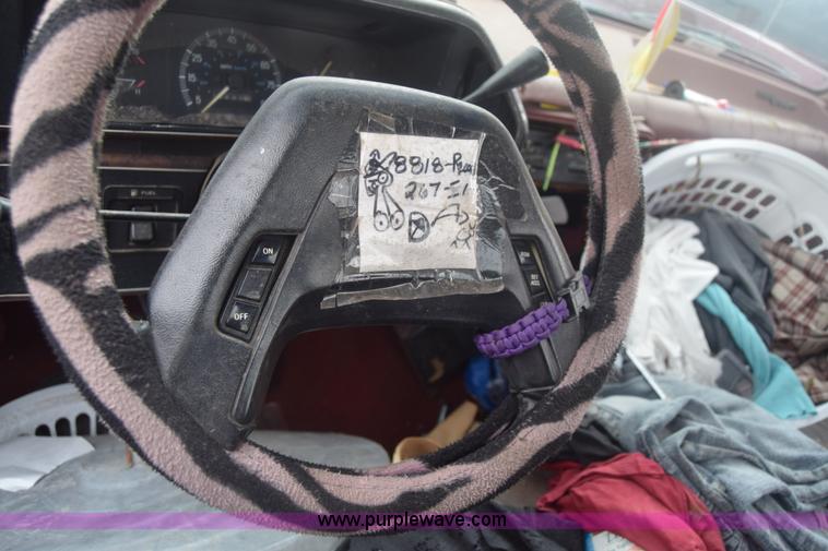 image for item F7901 1987 Ford F150 pickup truck