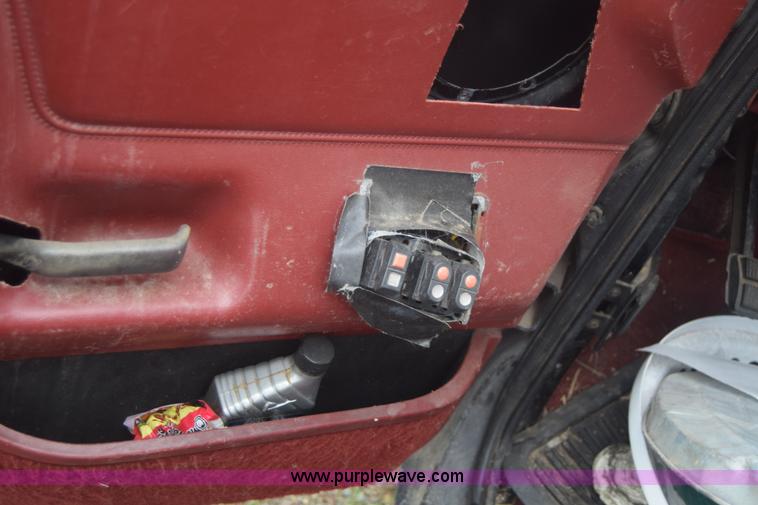 image for item F7901 1987 Ford F150 pickup truck