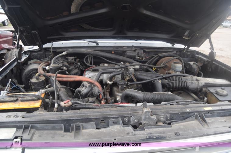 image for item F7901 1987 Ford F150 pickup truck