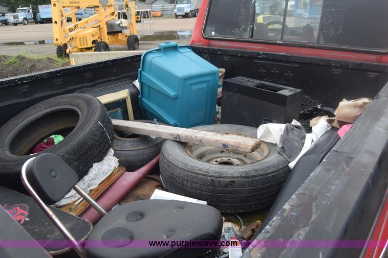 image for item F7901 1987 Ford F150 pickup truck