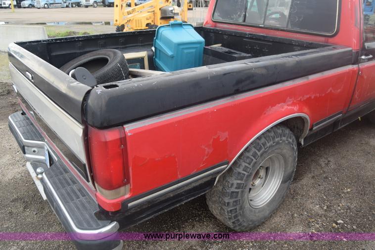 image for item F7901 1987 Ford F150 pickup truck
