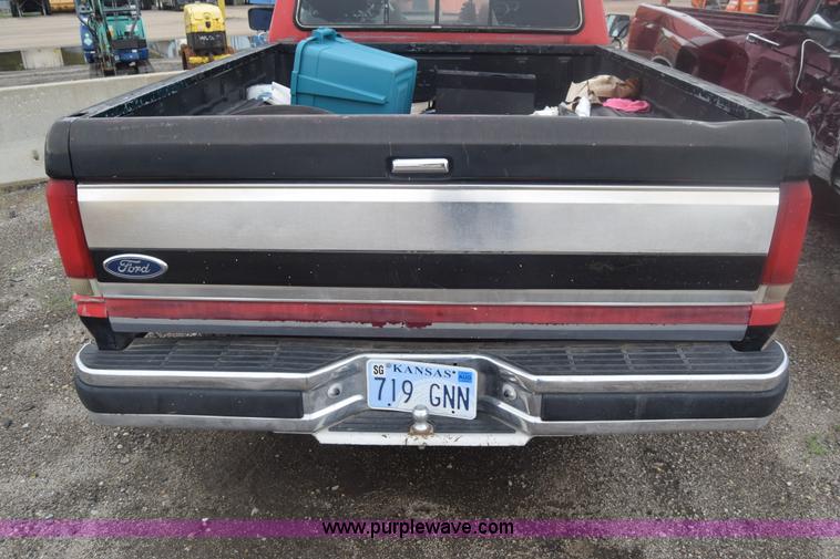 image for item F7901 1987 Ford F150 pickup truck