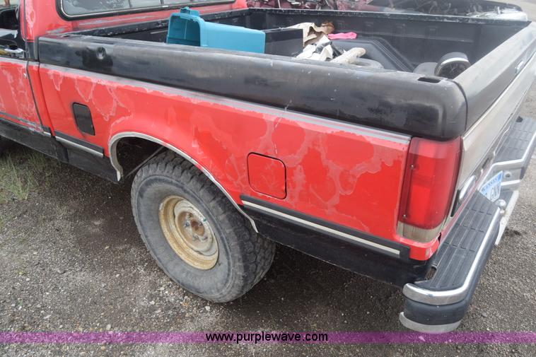 image for item F7901 1987 Ford F150 pickup truck