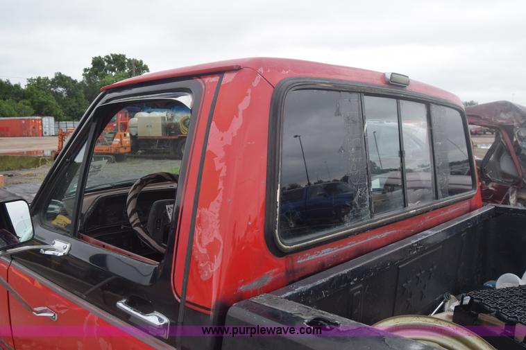 image for item F7901 1987 Ford F150 pickup truck