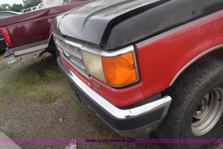 image for item F7901 1987 Ford F150 pickup truck
