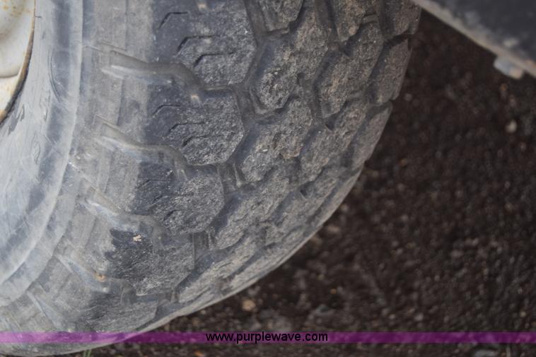 image for item F7901 1987 Ford F150 pickup truck