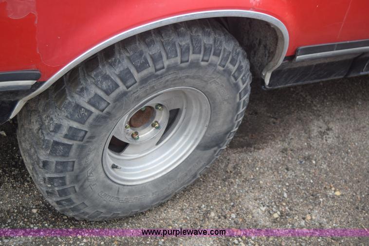 image for item F7901 1987 Ford F150 pickup truck