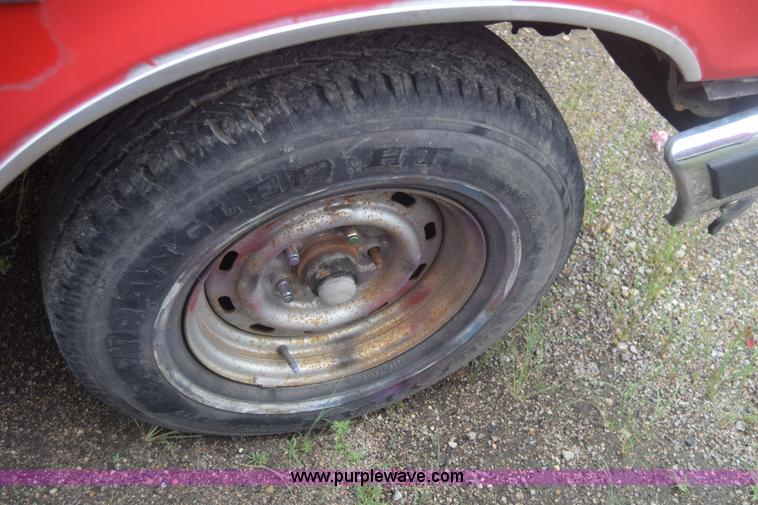 image for item F7901 1987 Ford F150 pickup truck